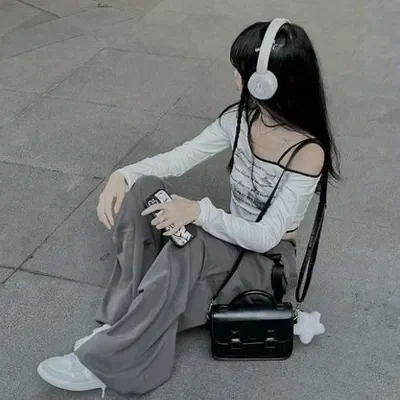 Acubi Girl | 2022