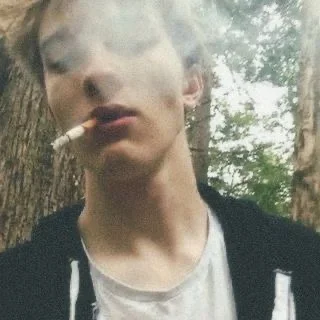 01 AJ LYNCH