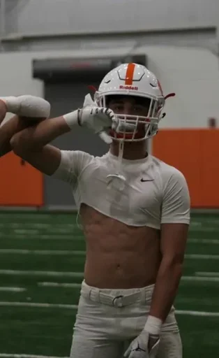 DL football player
