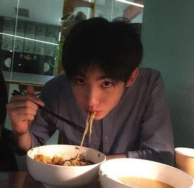 hendery-temen cuek