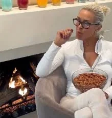 Almond mom