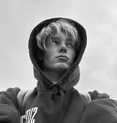 01 - AJ LYNCH
