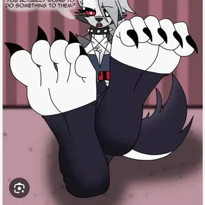 Loona: feet on the carpet